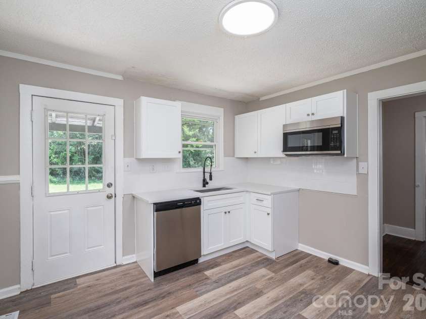 913 Edgemont Avenue, Belmont, NC 28012.  MLS# CAR4393676, YatesRealty ID 31073. 