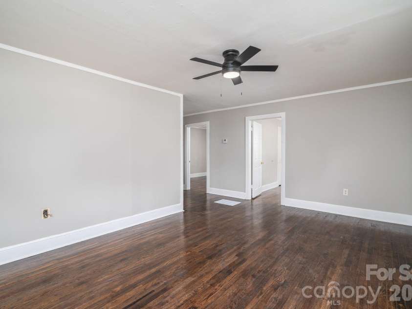 913 Edgemont Avenue, Belmont, NC 28012.  MLS# CAR4393676, YatesRealty ID 31073. 