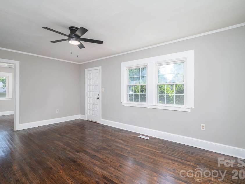 913 Edgemont Avenue, Belmont, NC 28012.  MLS# CAR4393676, YatesRealty ID 31073. 