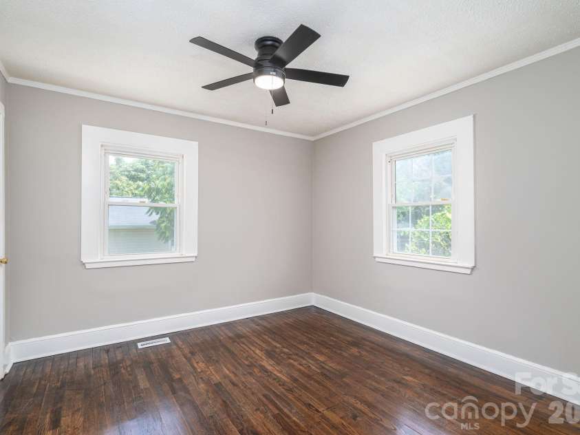 913 Edgemont Avenue, Belmont, NC 28012.  MLS# CAR4393676, YatesRealty ID 31073. 