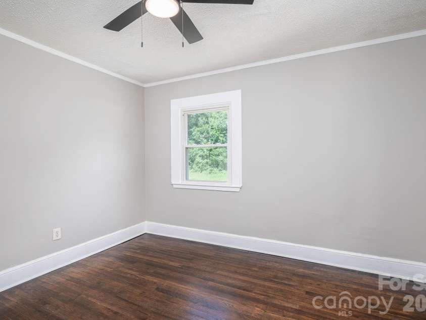 913 Edgemont Avenue, Belmont, NC 28012.  MLS# CAR4393676, YatesRealty ID 31073. 