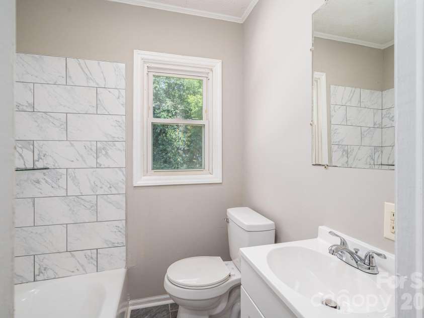 913 Edgemont Avenue, Belmont, NC 28012.  MLS# CAR4393676, YatesRealty ID 31073. 