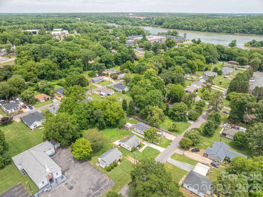 913 Edgemont Avenue, Belmont, NC 28012.  MLS# CAR4393676, YatesRealty ID 31073. 