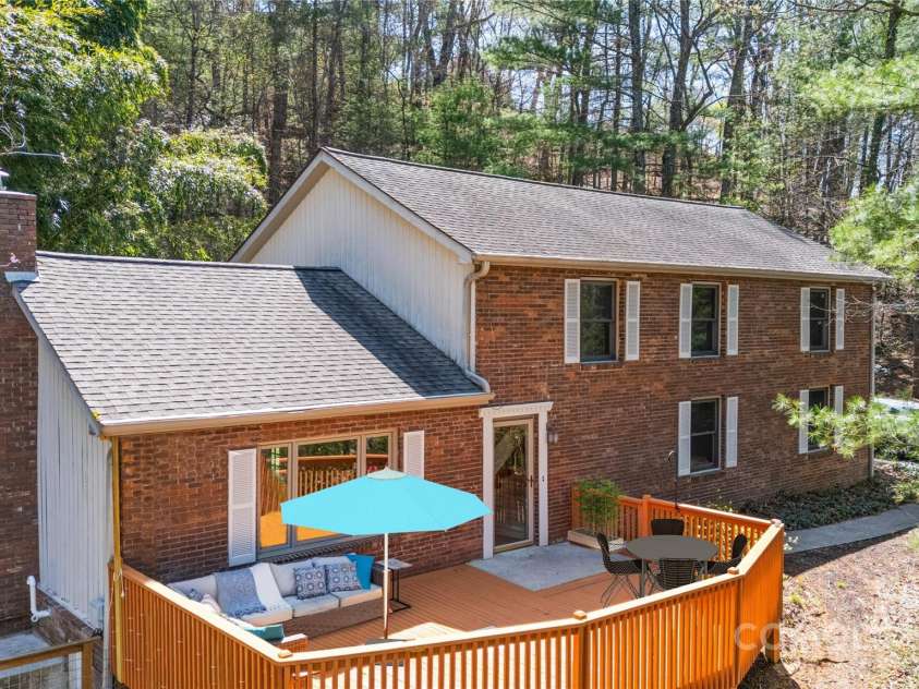 15 Elmwood Lane, Asheville, NC 28803.  MLS# CAR4231161, YatesRealty ID 31074. 