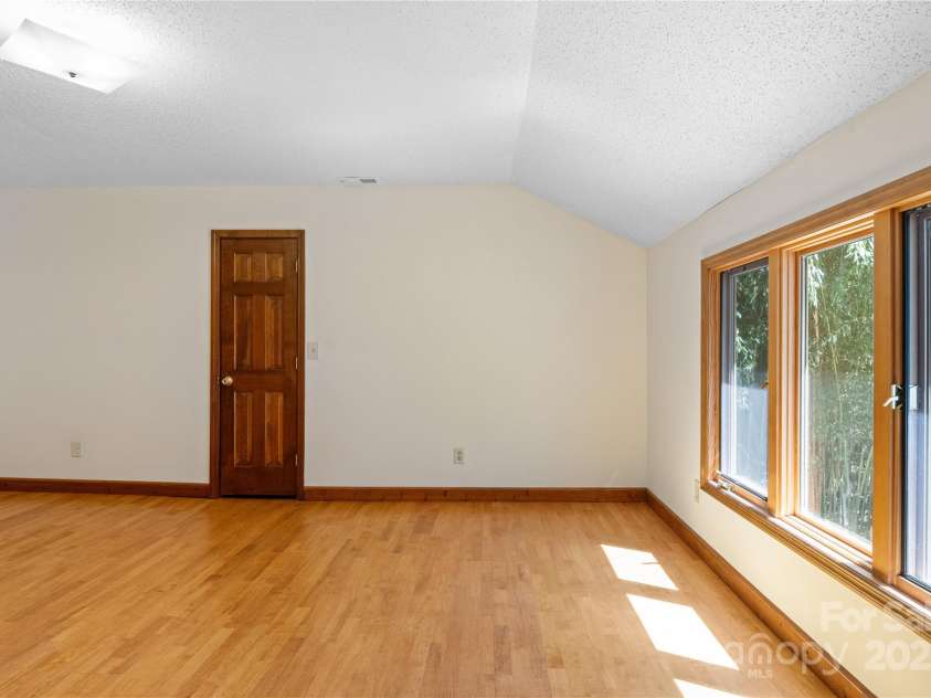 15 Elmwood Lane, Asheville, NC 28803.  MLS# CAR4231161, YatesRealty ID 31074. Upstairs - 2nd Primary is spacious with great windows and walk-in closet