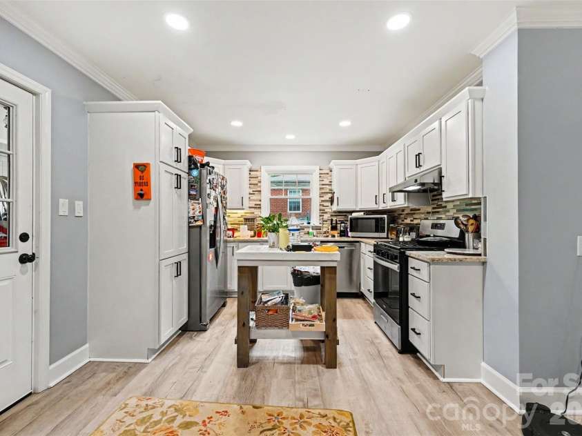 855 Marion Street, Shelby, NC 28150.  MLS# CAR4389704, YatesRealty ID 31074. 