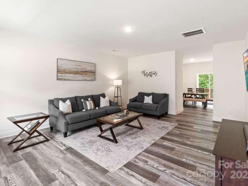 7308 Rothmore Street, Charlotte, NC 28215.  MLS# CAR4257950, YatesRealty ID 31075. 