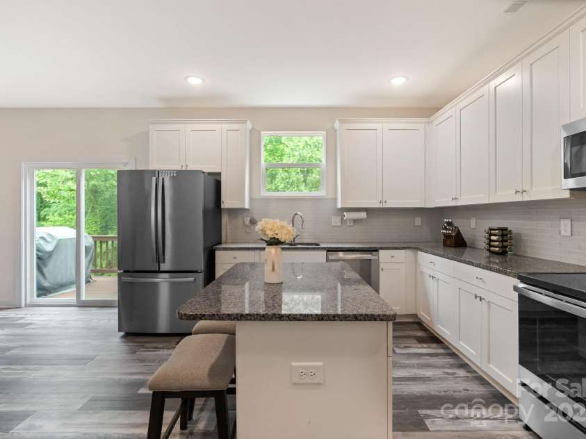 7308 Rothmore Street, Charlotte, NC 28215.  MLS# CAR4257950, YatesRealty ID 31075. 