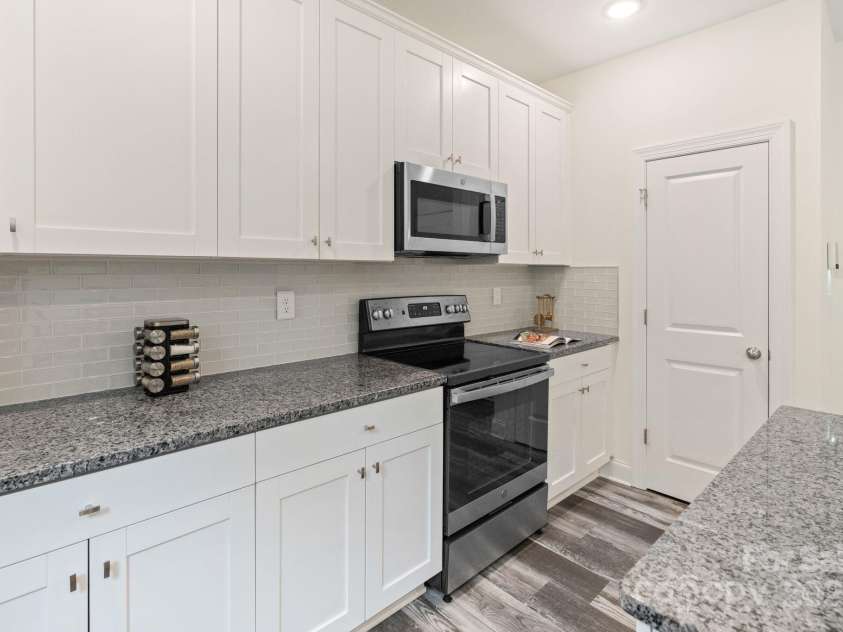 7308 Rothmore Street, Charlotte, NC 28215.  MLS# CAR4257950, YatesRealty ID 31075. 