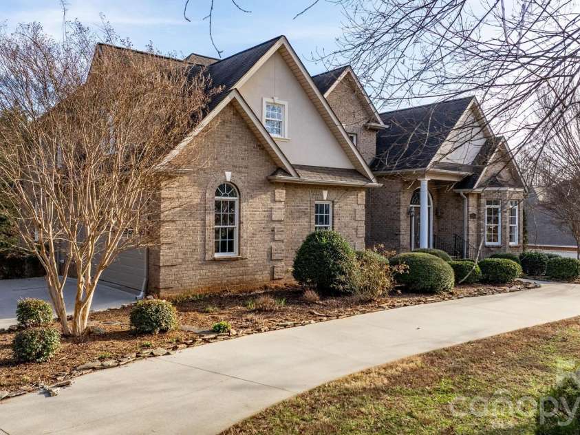 2301 Willow Creek Drive, Newton, NC 28658.  MLS# CAR4335777, YatesRealty ID 31076. 