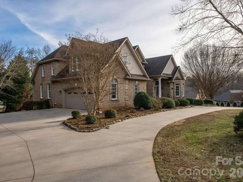 2301 Willow Creek Drive, Newton, NC 28658.  MLS# CAR4335777, YatesRealty ID 31076. 