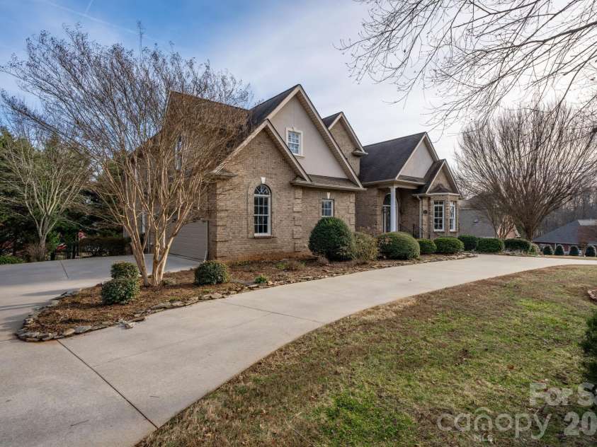 2301 Willow Creek Drive, Newton, NC 28658.  MLS# CAR4335777, YatesRealty ID 31076. 