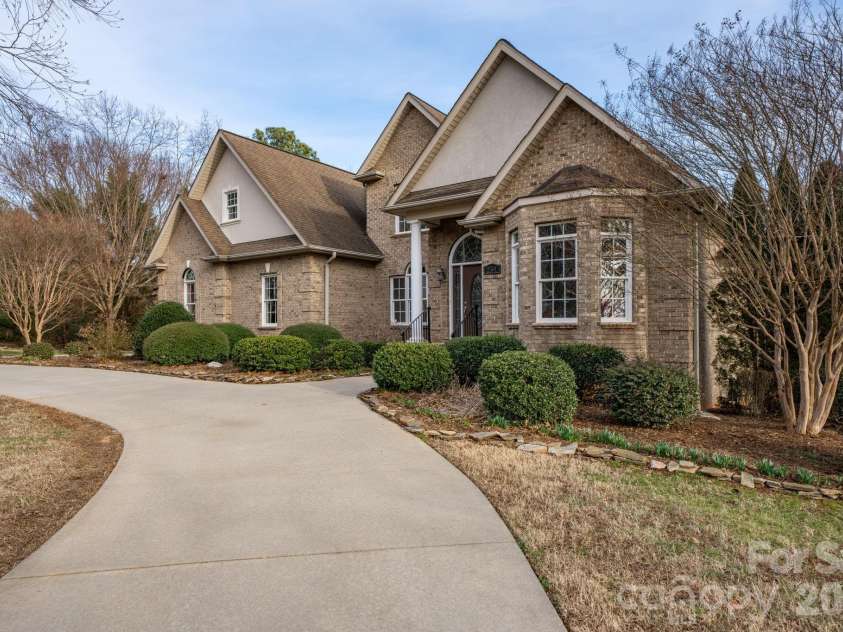 2301 Willow Creek Drive, Newton, NC 28658.  MLS# CAR4335777, YatesRealty ID 31076. 