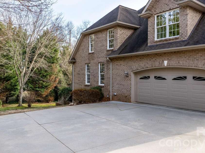 2301 Willow Creek Drive, Newton, NC 28658.  MLS# CAR4335777, YatesRealty ID 31076. 
