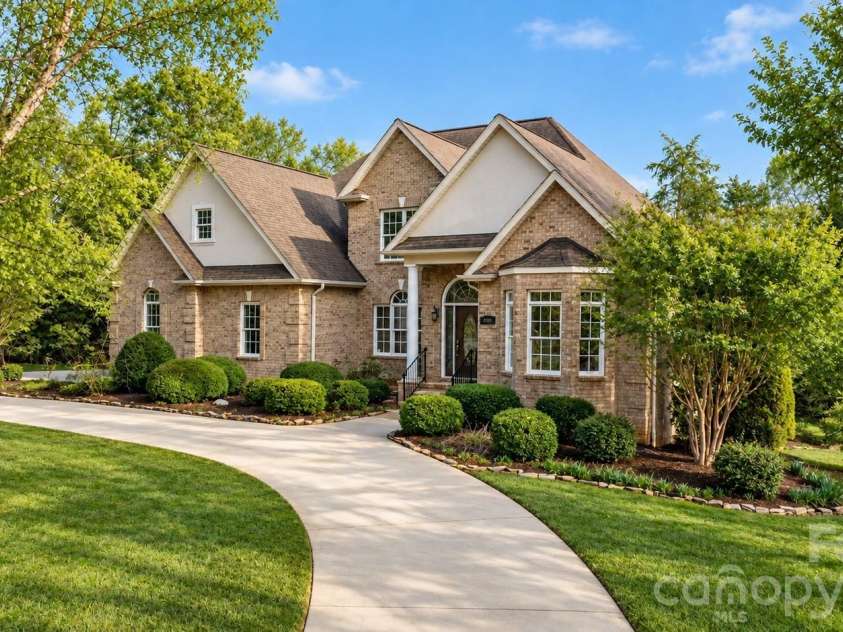 2301 Willow Creek Drive, Newton, NC 28658.  MLS# CAR4335777, YatesRealty ID 31076. 