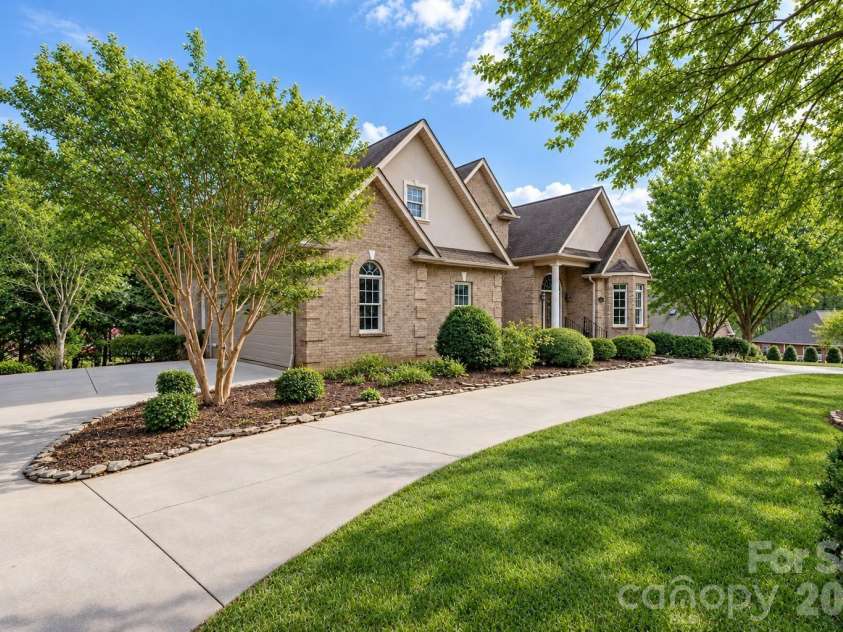 2301 Willow Creek Drive, Newton, NC 28658.  MLS# CAR4335777, YatesRealty ID 31076. 