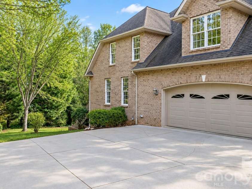 2301 Willow Creek Drive, Newton, NC 28658.  MLS# CAR4335777, YatesRealty ID 31076. 