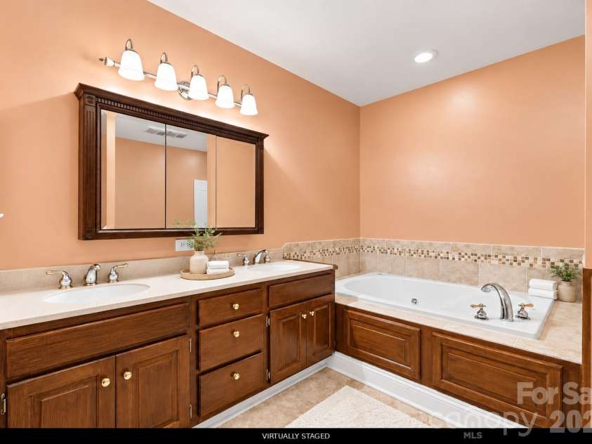2301 Willow Creek Drive, Newton, NC 28658.  MLS# CAR4335777, YatesRealty ID 31076. 