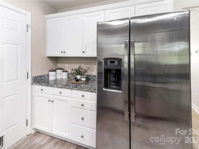 3705 Chesapeake Place, Waxhaw, NC 28173.  MLS# CAR4274348, YatesRealty ID 31077. Kitchen