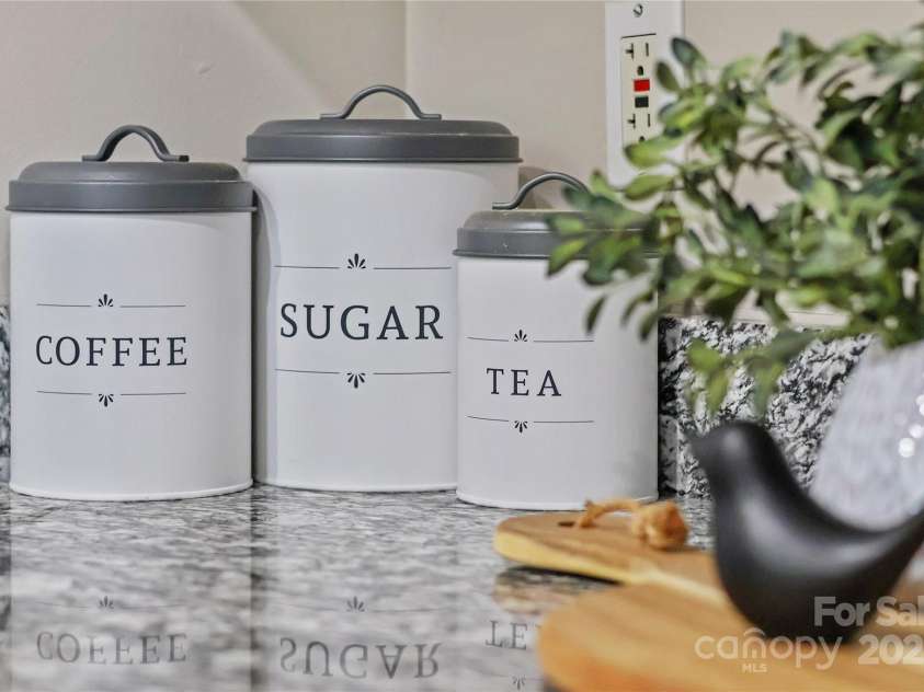 3705 Chesapeake Place, Waxhaw, NC 28173.  MLS# CAR4274348, YatesRealty ID 31077. Kitchen