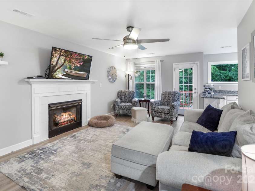 3705 Chesapeake Place, Waxhaw, NC 28173.  MLS# CAR4274348, YatesRealty ID 31077. Living Room