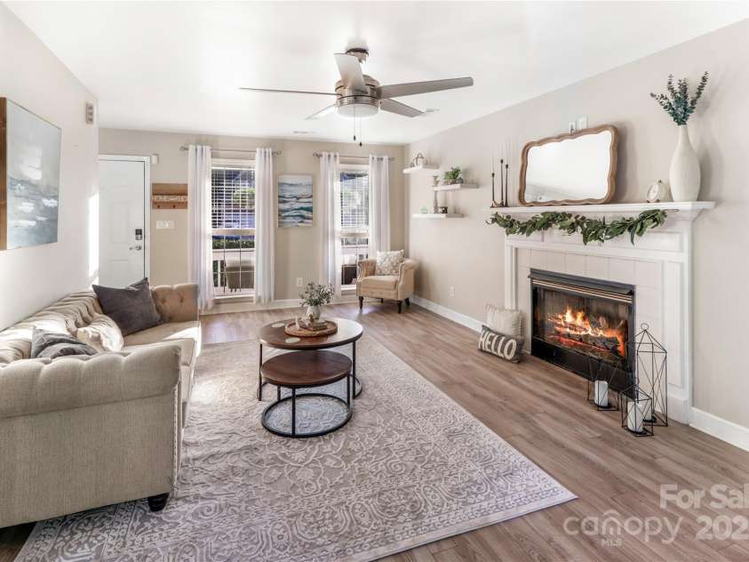 3705 Chesapeake Place, Waxhaw, NC 28173.  MLS# CAR4274348, YatesRealty ID 31077. Living Room