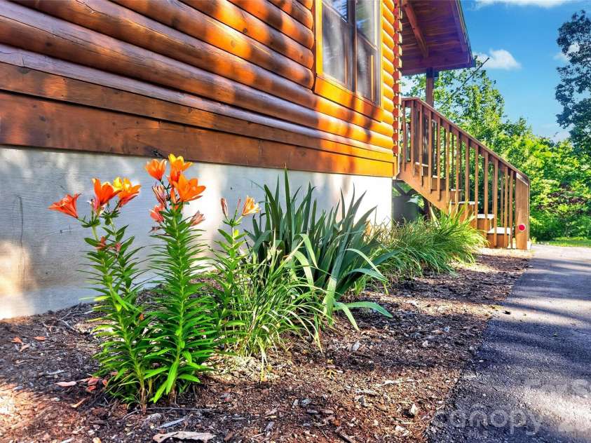 545 Mountain Crest Drive, Marion, NC 28752.  MLS# CAR4385852, YatesRealty ID 31077. 