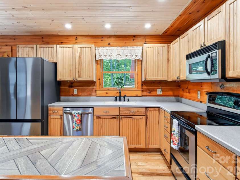 545 Mountain Crest Drive, Marion, NC 28752.  MLS# CAR4385852, YatesRealty ID 31077. 
