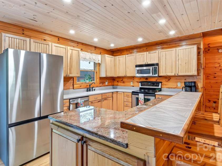 545 Mountain Crest Drive, Marion, NC 28752.  MLS# CAR4385852, YatesRealty ID 31077. 