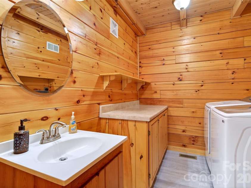 545 Mountain Crest Drive, Marion, NC 28752.  MLS# CAR4385852, YatesRealty ID 31077. 