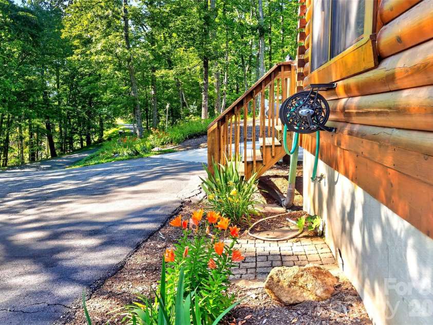 545 Mountain Crest Drive, Marion, NC 28752.  MLS# CAR4385852, YatesRealty ID 31077. 