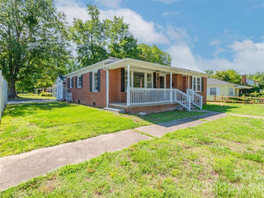 1101 Oakwood Avenue, Kannapolis, NC 28081.  MLS# CAR4392168, YatesRealty ID 31078. 