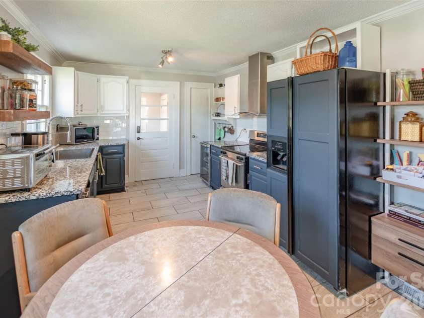 1101 Oakwood Avenue, Kannapolis, NC 28081.  MLS# CAR4392168, YatesRealty ID 31078. 