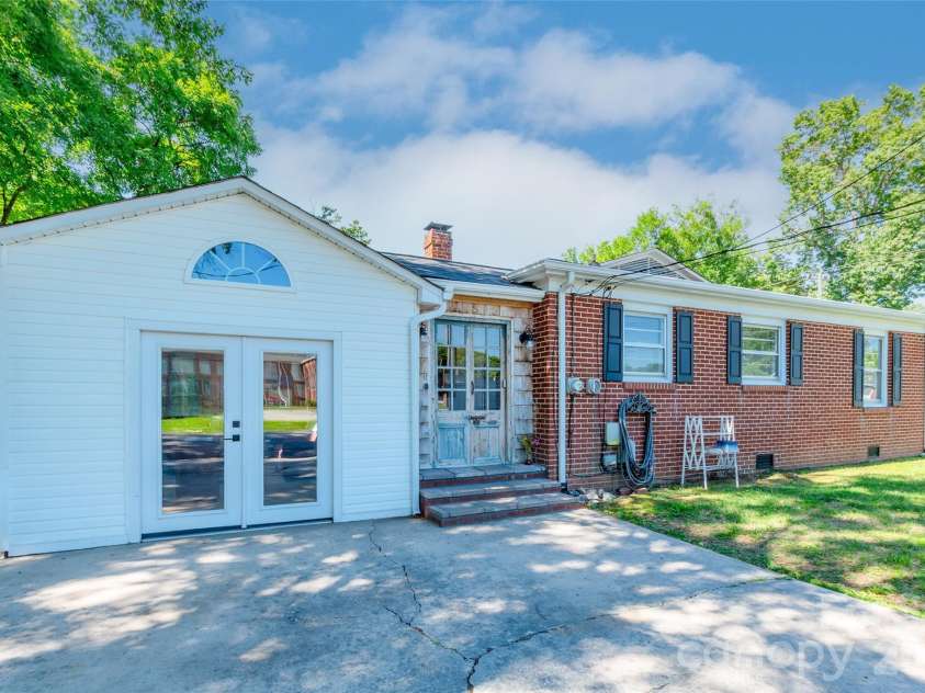 1101 Oakwood Avenue, Kannapolis, NC 28081.  MLS# CAR4392168, YatesRealty ID 31078. 