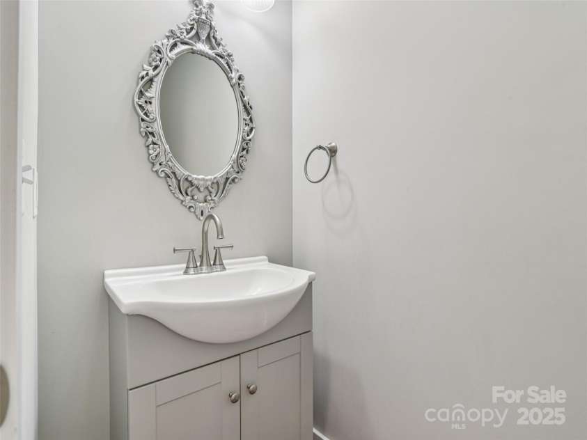 64 Leyland Circle, Hendersonville, NC 28792.  MLS# CAR4308400, YatesRealty ID 31078. 