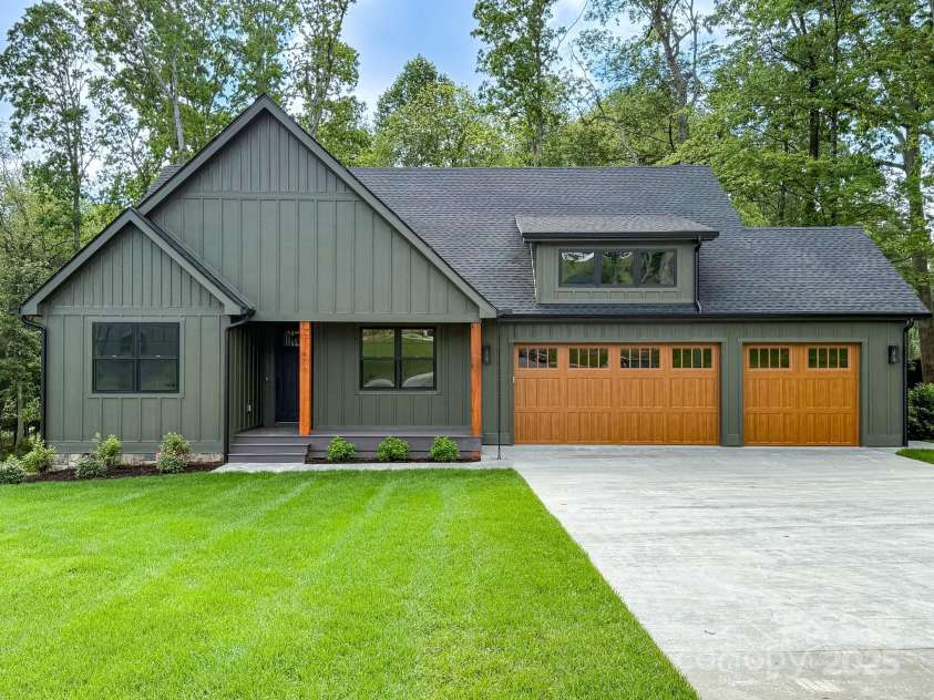 47 Skylar Lane, Mills River, NC 28759.  MLS# CAR4259689, YatesRealty ID 31079. 