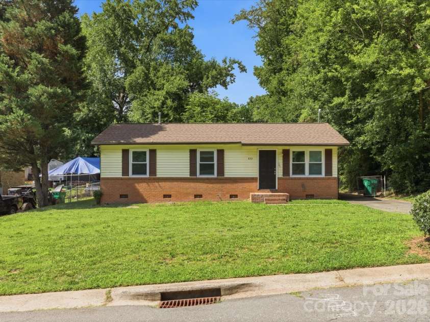 622 Dunbrook Lane, Charlotte, NC 28217.  MLS# CAR4393929, YatesRealty ID 31080. 