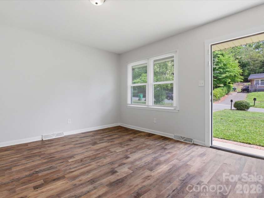 622 Dunbrook Lane, Charlotte, NC 28217.  MLS# CAR4393929, YatesRealty ID 31080. 
