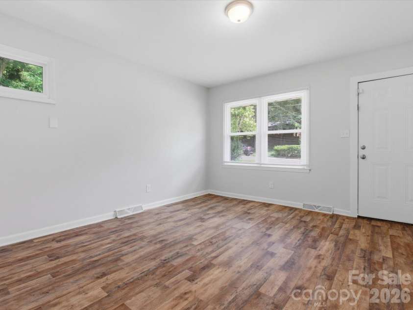 622 Dunbrook Lane, Charlotte, NC 28217.  MLS# CAR4393929, YatesRealty ID 31080. 