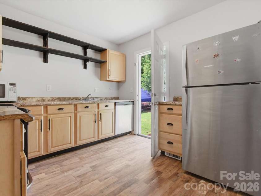 622 Dunbrook Lane, Charlotte, NC 28217.  MLS# CAR4393929, YatesRealty ID 31080. 