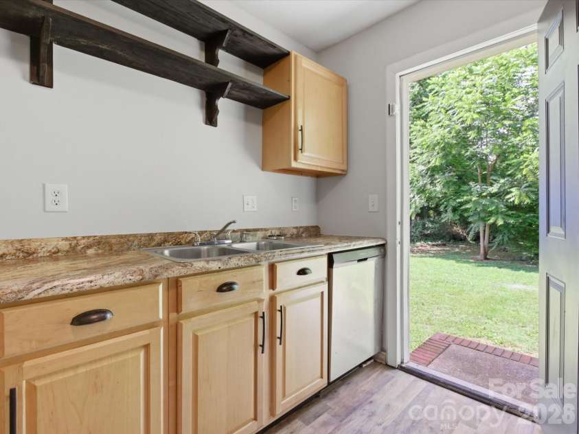 622 Dunbrook Lane, Charlotte, NC 28217.  MLS# CAR4393929, YatesRealty ID 31080. 