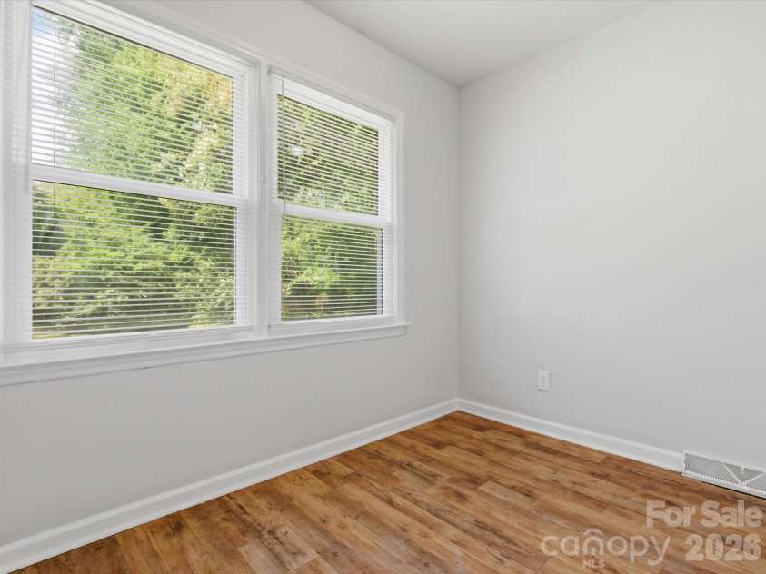622 Dunbrook Lane, Charlotte, NC 28217.  MLS# CAR4393929, YatesRealty ID 31080. 