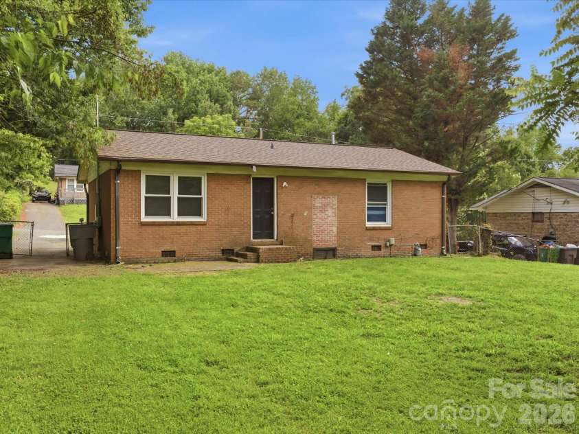 622 Dunbrook Lane, Charlotte, NC 28217.  MLS# CAR4393929, YatesRealty ID 31080. 