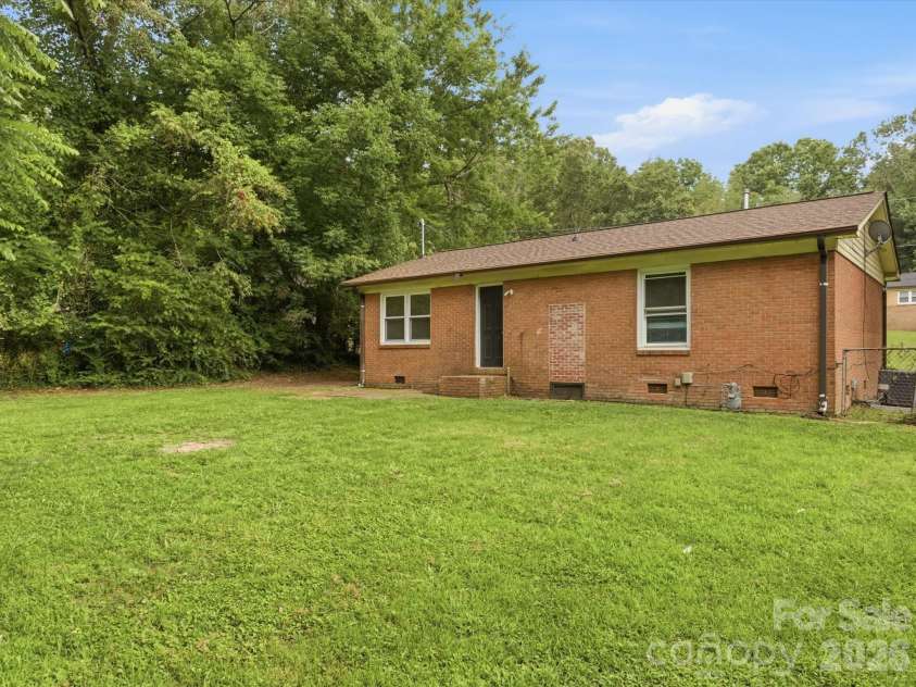 622 Dunbrook Lane, Charlotte, NC 28217.  MLS# CAR4393929, YatesRealty ID 31080. 