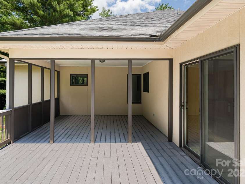 649 Rickel Drive, Hendersonville, NC 28739.  MLS# CAR4230611, YatesRealty ID 31080. 