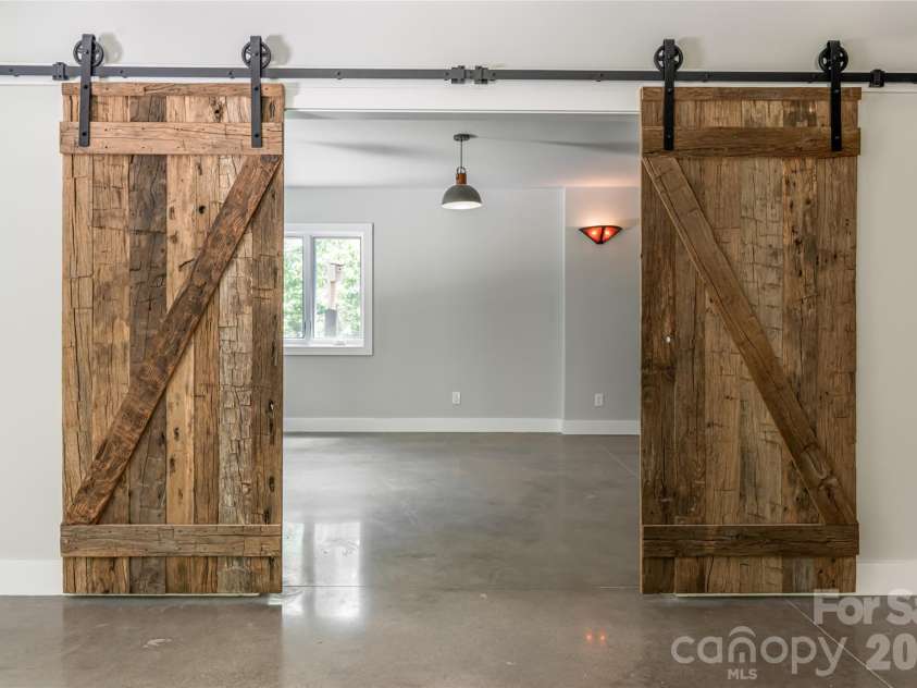 649 Rickel Drive, Hendersonville, NC 28739.  MLS# CAR4230611, YatesRealty ID 31080. 