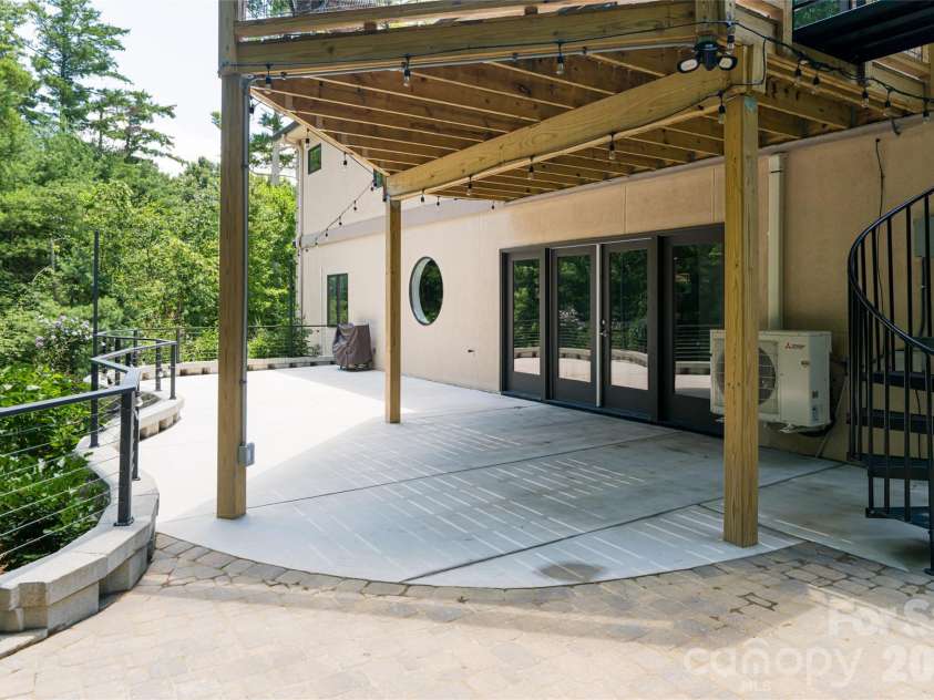 649 Rickel Drive, Hendersonville, NC 28739.  MLS# CAR4230611, YatesRealty ID 31080. 