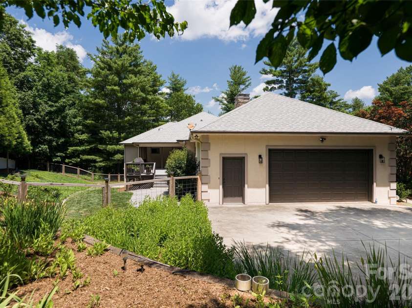 649 Rickel Drive, Hendersonville, NC 28739.  MLS# CAR4230611, YatesRealty ID 31080. 