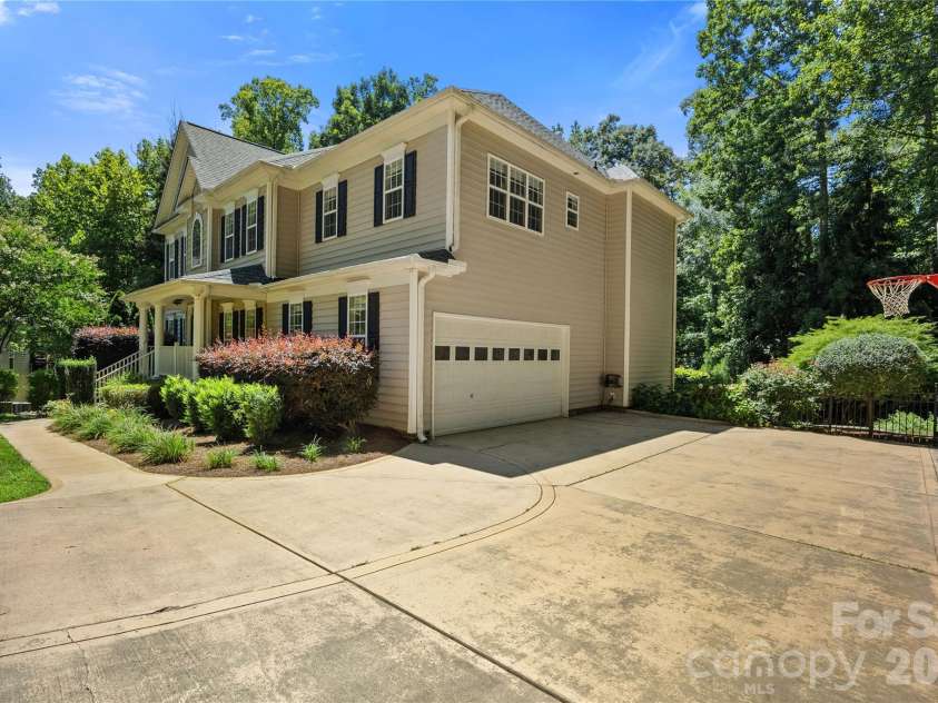 101 Egrets Walk Place, Mooresville, NC 28117.  MLS# CAR4393151, YatesRealty ID 31081. 