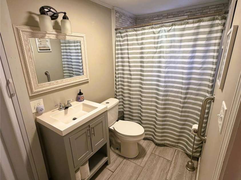 68 Doc Stokes Drive, Taylorsville, NC 28681.  MLS# CAR4393235, YatesRealty ID 31082. Bathroom